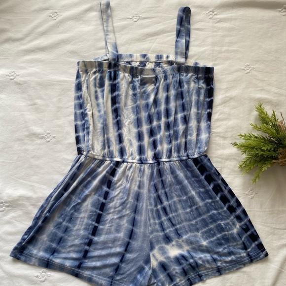 Girl’s Sanrio Hello Kitty Blue Tie Dye Romper Size Large 10/12 - Picture 9 of 12